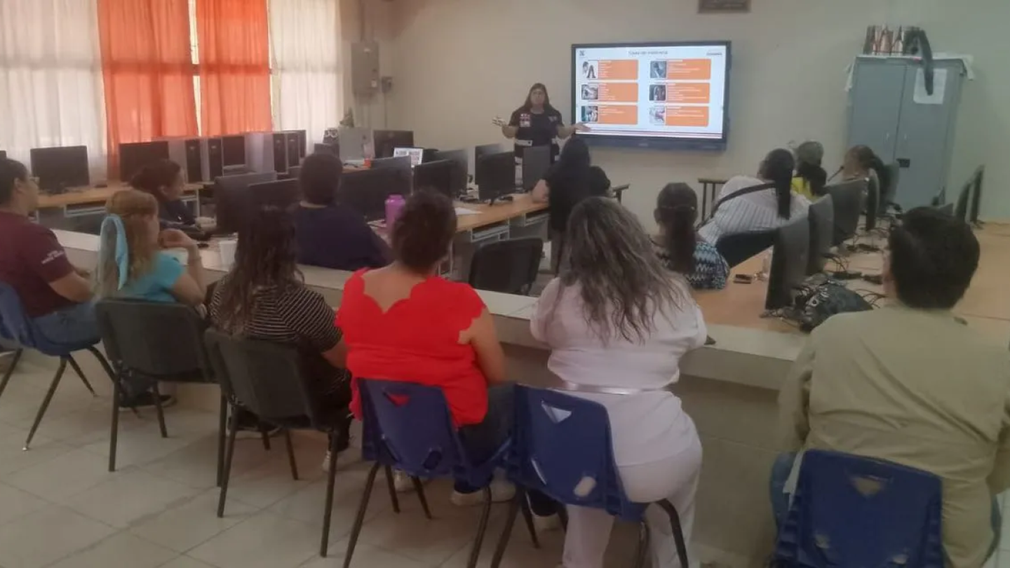 Imparte Gobierno de Sonora Escuela para Padres Promotores de la Paz en Arizpe